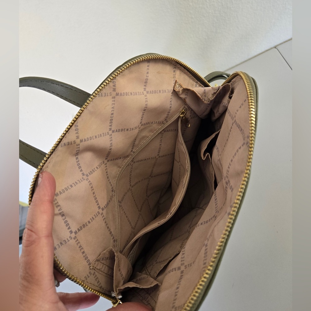 Steve Madden Olive Green Zip Top Minimalist Laptop / Computer Bag - Picture 6 of 11